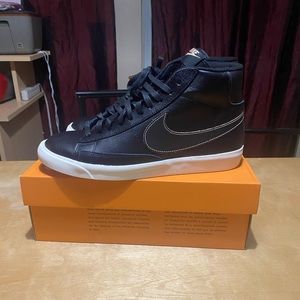Nike blazer mid